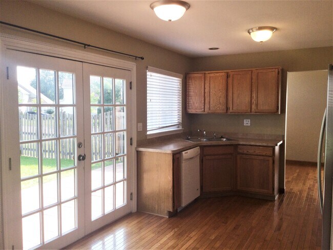 Building Photo - 4620 Rolling Hills Dr