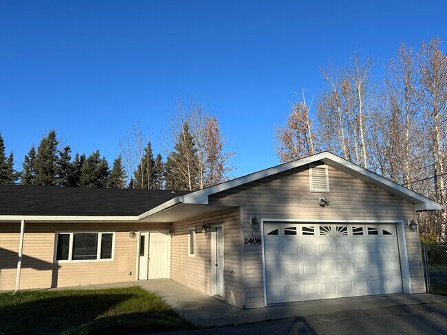 Building Photo - 2408 Cowles St