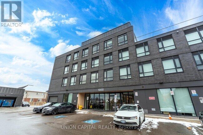 Photo du bâtiment - 1800 Simcoe St N