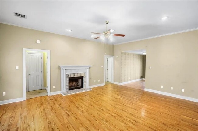 Building Photo - 122 Woodcrest Dr