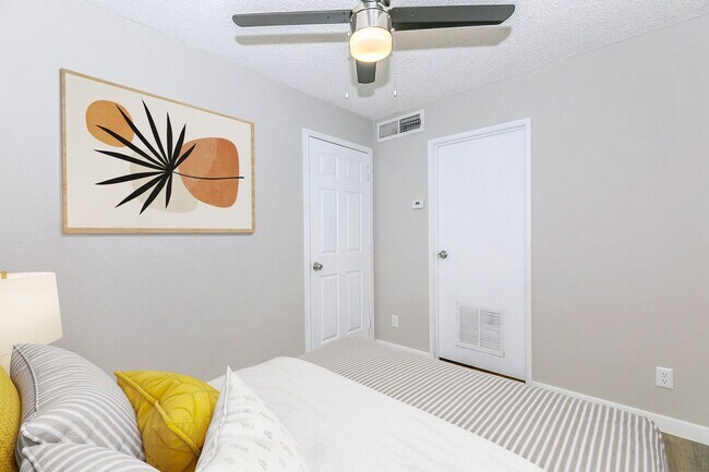 Interior Photo - Cove on 44th