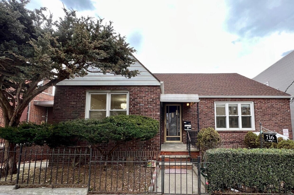Foto principal - 716 Palisade Ave