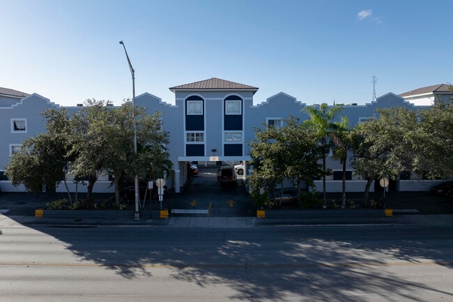 Building Photo - Kina Hialeah