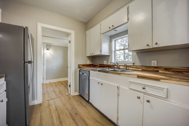 Foto del edificio - Freshly Updated 3 Bedroom House