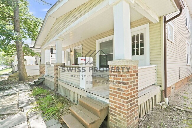 Building Photo - 2685 Indianola Ave