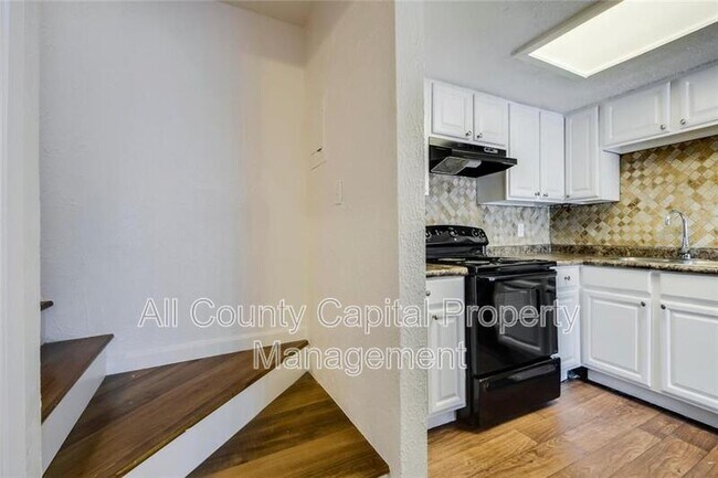 Foto del edificio - 300 Carmen Ct