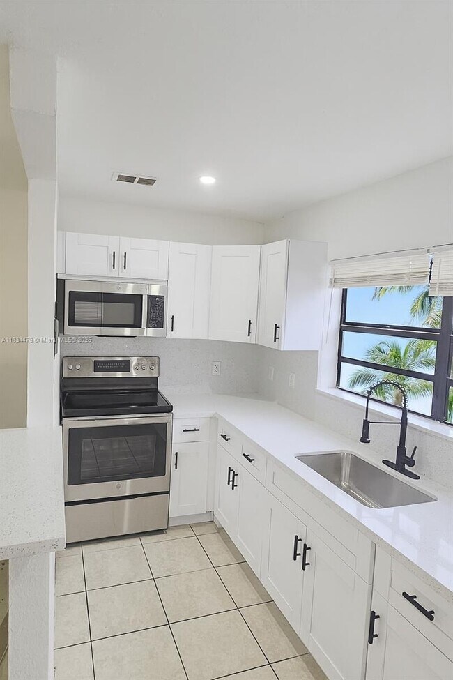 Foto del edificio - 417 NW 2nd Ave