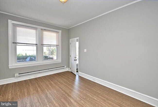 Building Photo - 5936 Ridge Ave