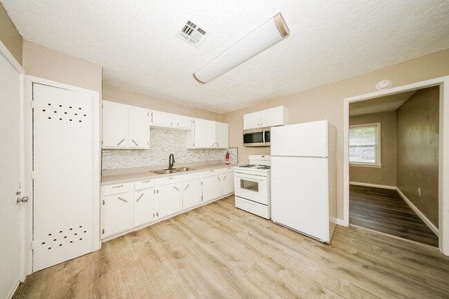 Foto del edificio - 2329 SW Tulane Ave