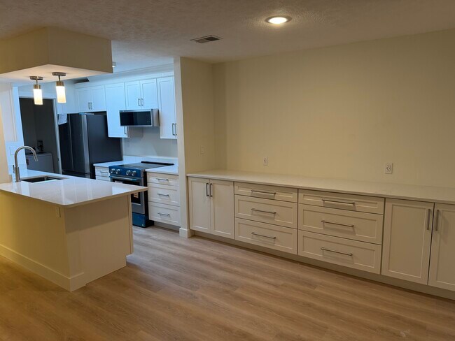 Magníficos gabinetes - 120 Creekwood Dr