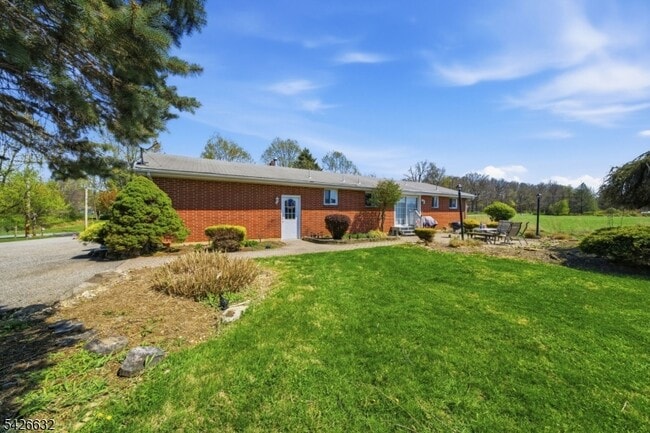 Building Photo - 131 Califon Rd