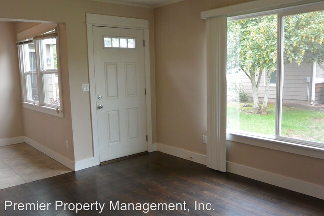 Building Photo - 3600 E Evergreen Blvd