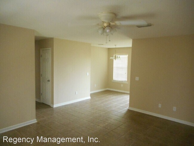 Building Photo - 3 br, 2 bath Apartment - 104 Vermont Court #2