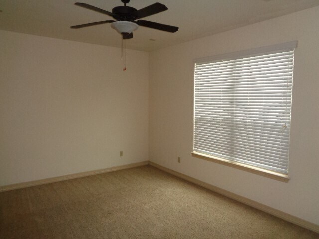 Foto del edificio - 10205 Wood Fern Ct