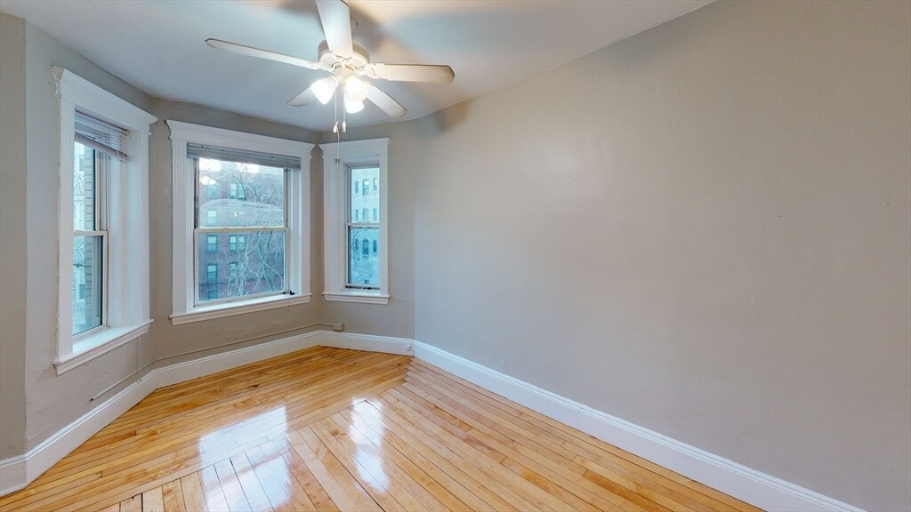 Foto del edificio - 65 Burbank St