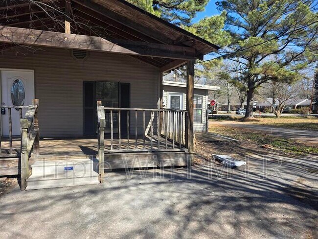 Foto del edificio - 202 Rosemary Ln