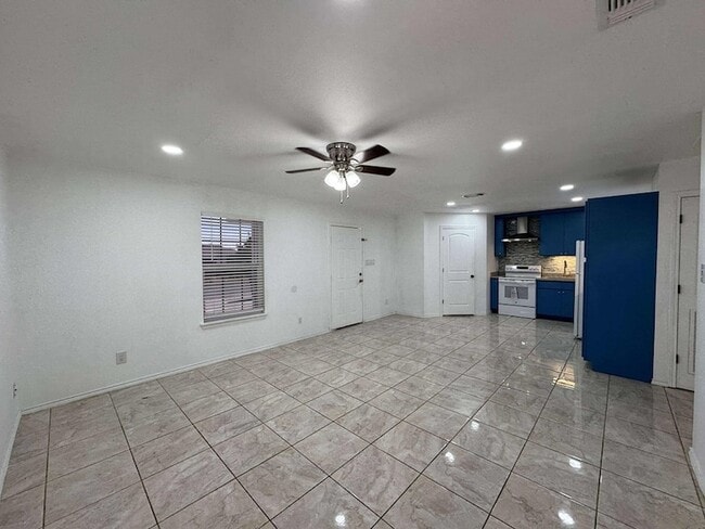 Building Photo - 423 Fresno St