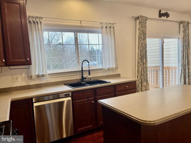 Building Photo - 6003 Popes Creek Pl