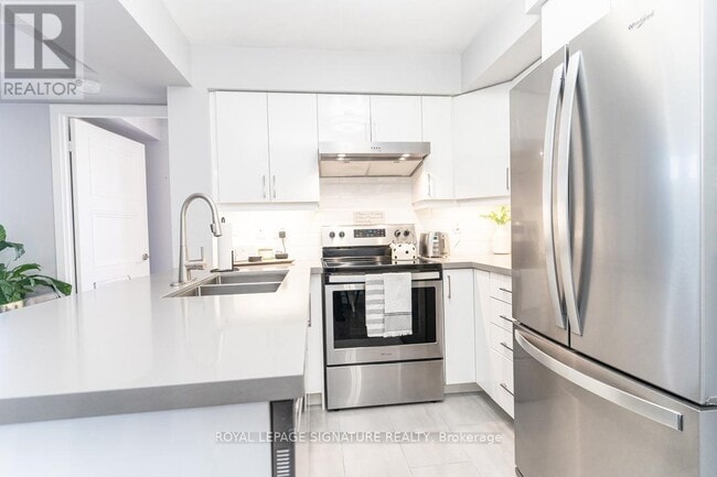 Building Photo - 120-120 Dallimore Cir