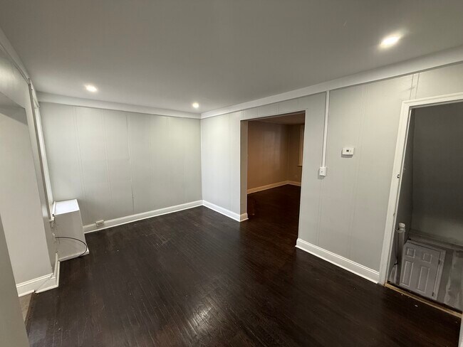 Foto del edificio - 6921 Clinton Rd