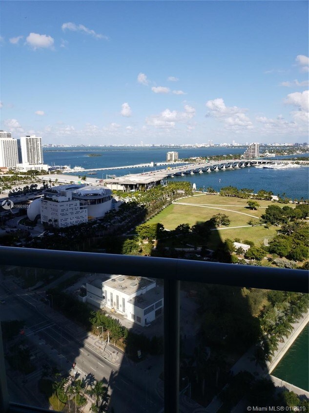 Primary Photo - 888 Biscayne Blvd