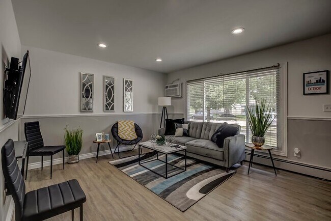 Building Photo - COMPLETELY UPDATED UNIT IN ROYAL OAK