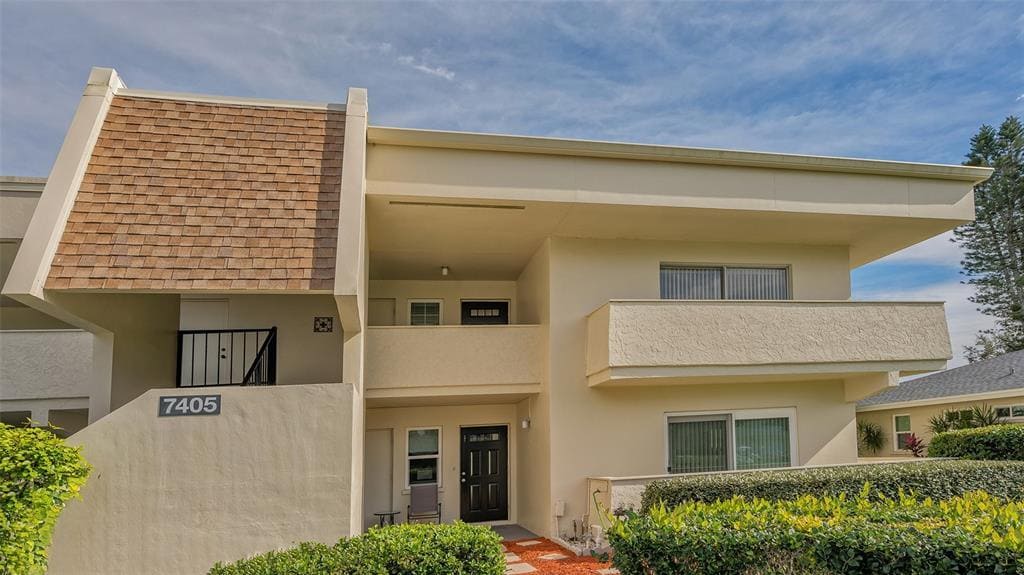 Primary Photo - 7405 W Country Club Dr N