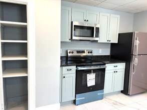 Building Photo - 126 Division St