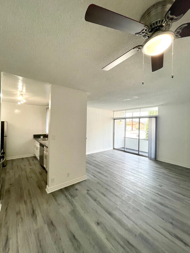 Building Photo - 1029 N Ardmore Ave