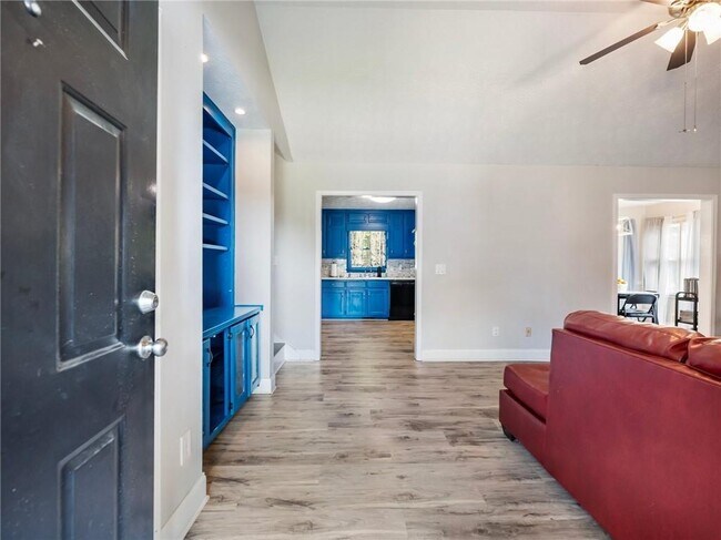 Foto del edificio - 443 Rhett Dr