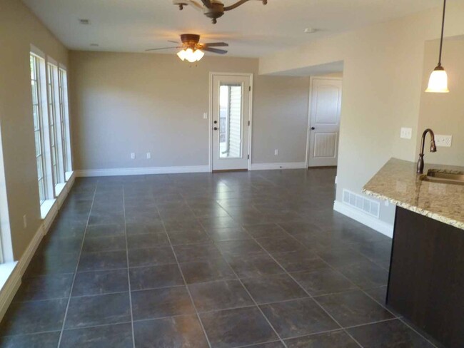 Building Photo - 3 Bedroom 2.5 Bathroom House