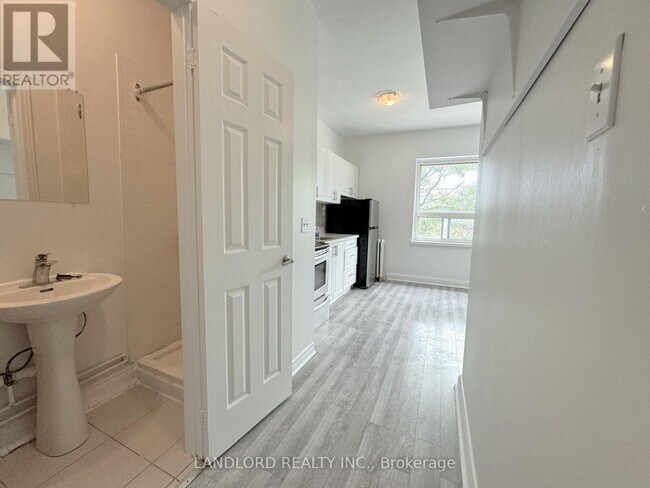 Building Photo - 1158 Weston Rd