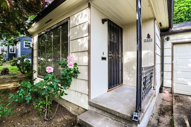Building Photo - South Tabor — 2BR/1BA Home with Attached Garage