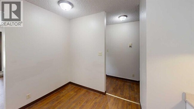 Photo du bâtiment - 5117-5144 44 St