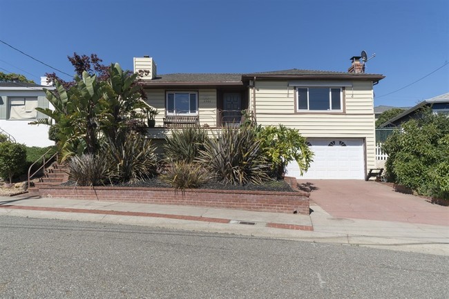 Building Photo - Redwood Heights Lease