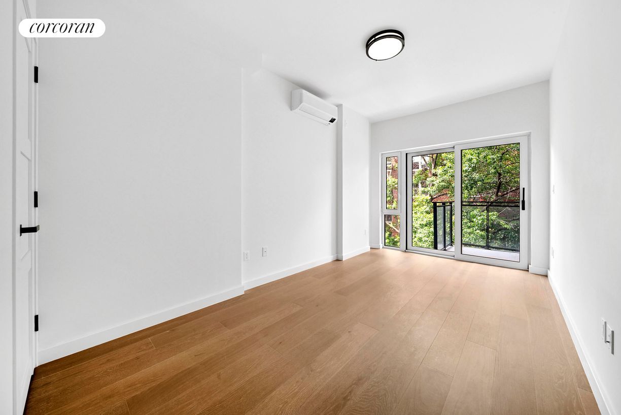 Foto principal - 428 E 9th St