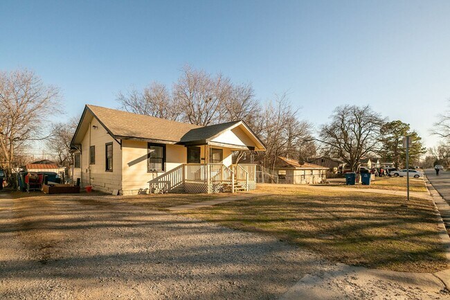 Building Photo - 2 Bed 1 Bath Tulsa Rental Home