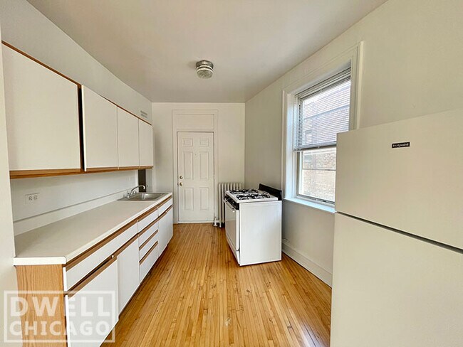 Building Photo - 1328 W Estes Ave