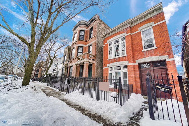 Building Photo - 1650 N Oakley Ave