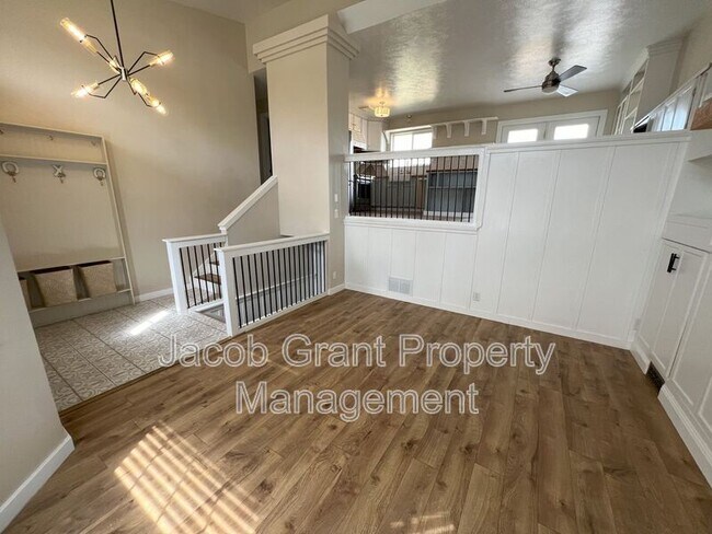 Building Photo - 522 Darris St