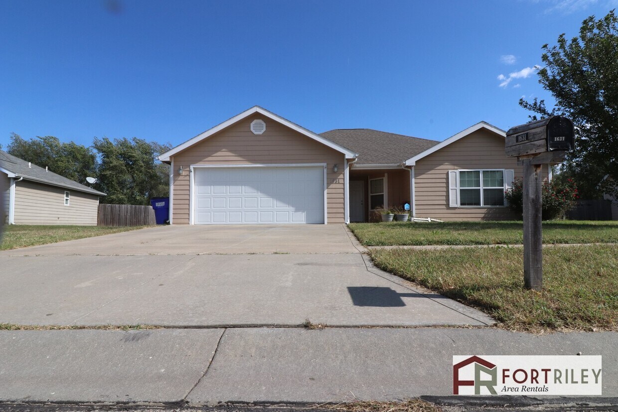 1631 14th St Pl, Junction City, KS 66441 House Rental in Junction