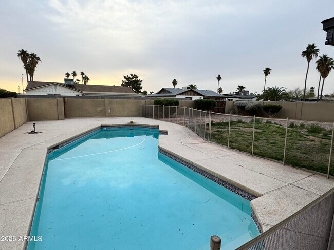 Foto del edificio - 4819 S Kachina Dr