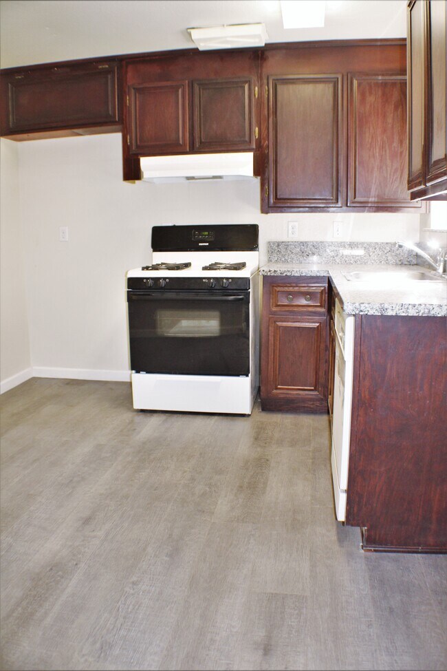 Kitchen - 1320 El Tejon Ave