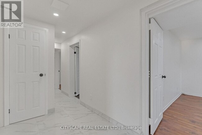 Photo du bâtiment - 2724 Lake Shore Blvd W