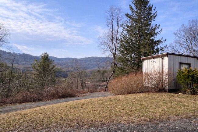 Photo - 218 Hillside Dr House