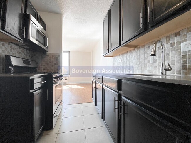 Foto del edificio - 3333 Broadway
