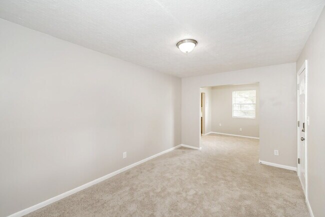 Building Photo - 2240 Grand St