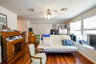 Building Photo - 7608 Janak Dr