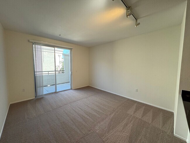 Foto del edificio - Stunning 1Bd/1Ba Condo in The Heart of Irv...