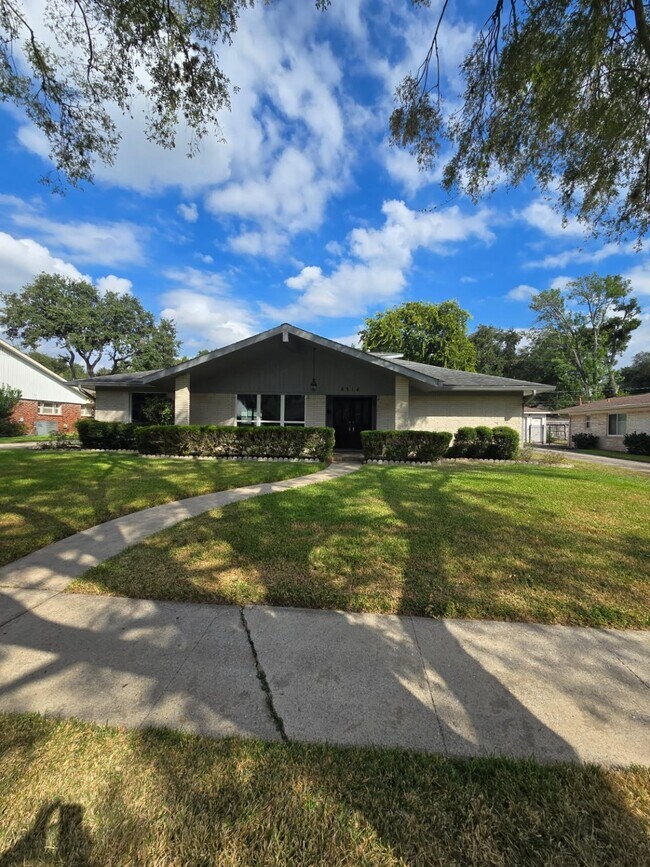 Building Photo - 8314 Burning Hills Dr
